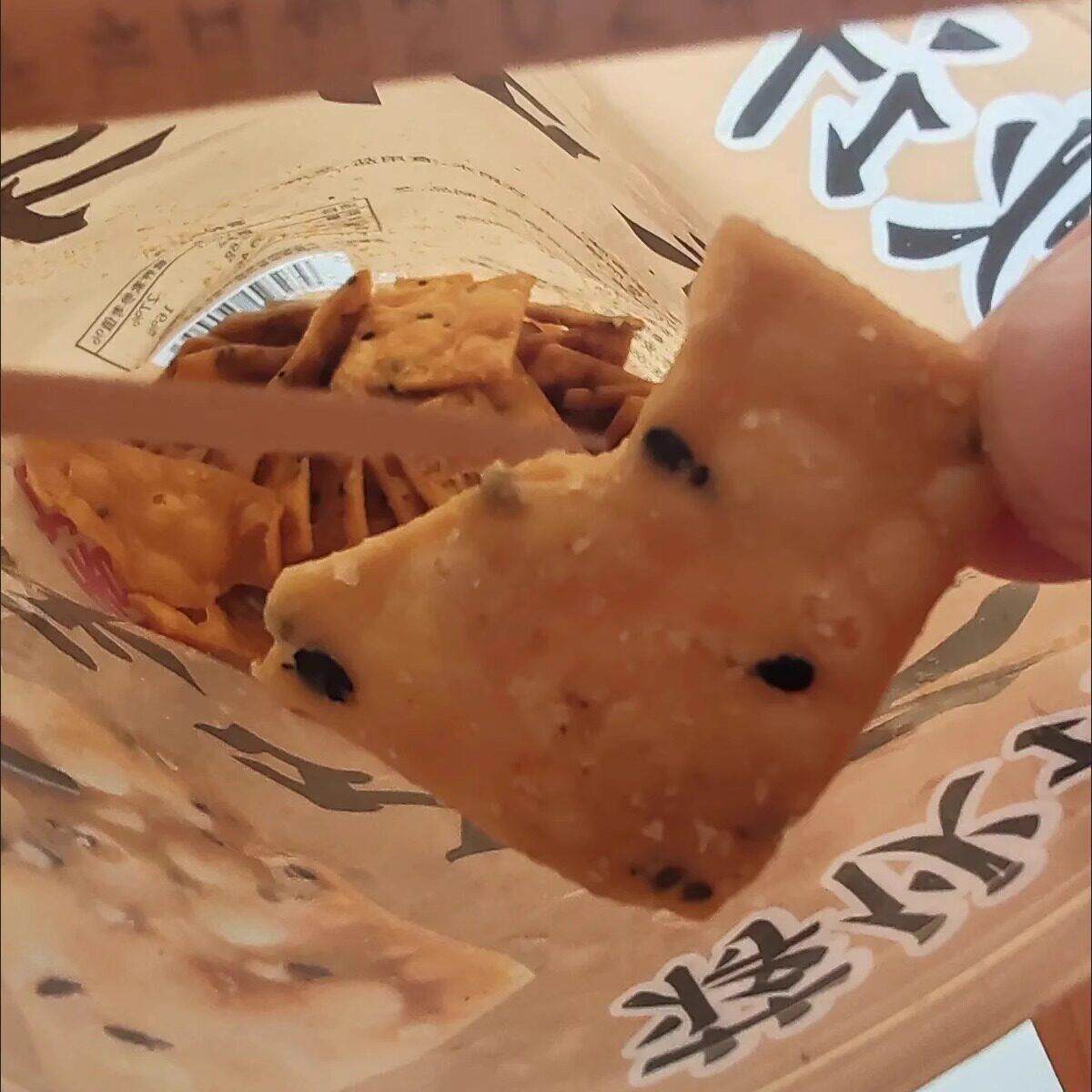 采购产品油炸大麻叶,美味的小吃,老式的大麻叶,叉子,糕点,扭