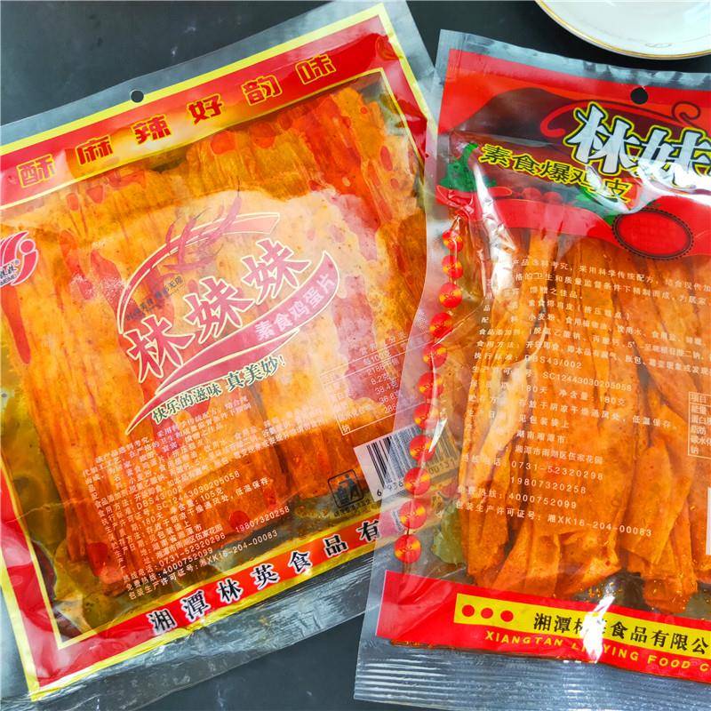 林妹妹爆鸡皮鸡蛋片麻辣片网红辣条怀旧零食休闲小吃包装香辣包邮