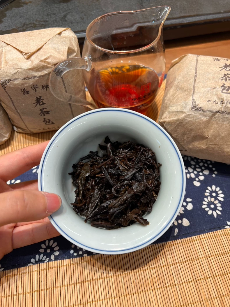98年老生茶，穿越時空的味道，市面上上萬一包的老茶，清倉1116臺幣一包 包郵 普洱茶 BUASHOP普洱老茶