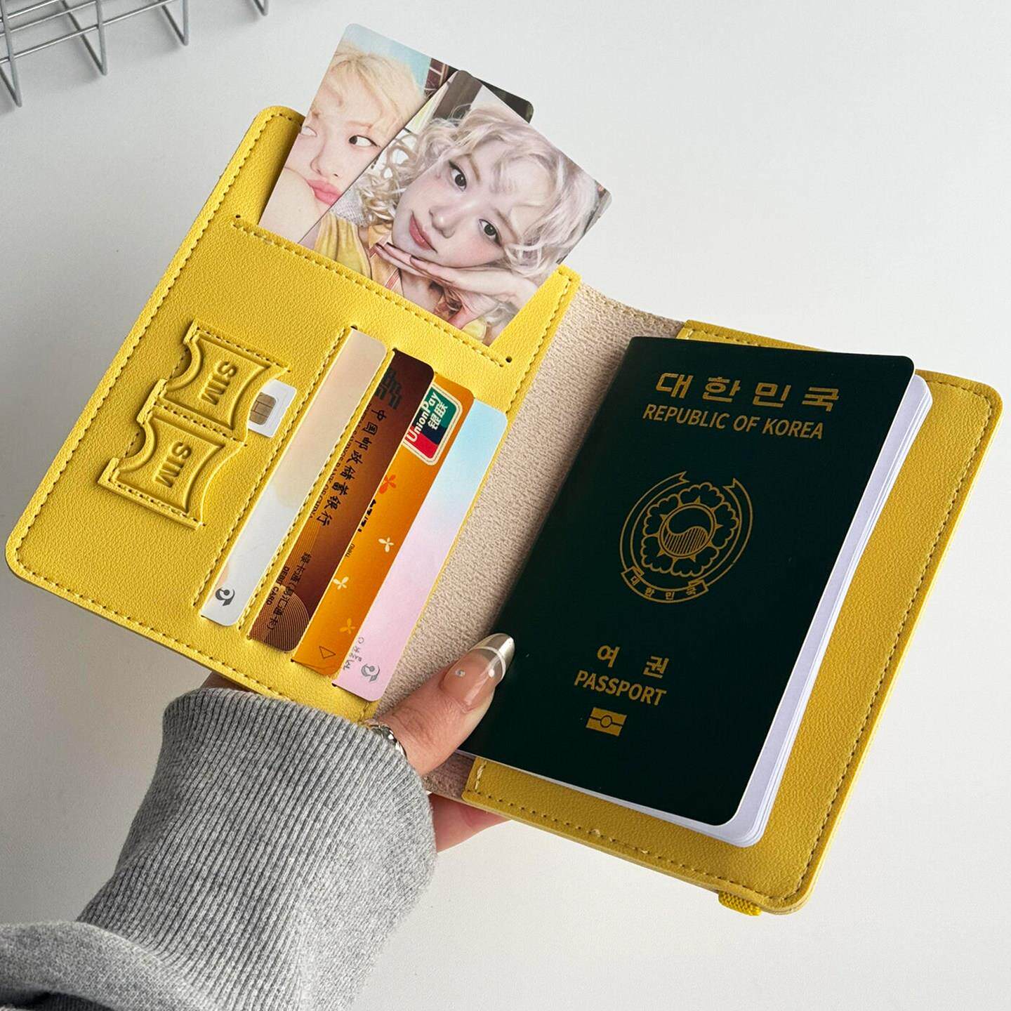 护照夹卡包证件收纳包防消磁轻薄旅行机票夹多功能可携式钱包一体