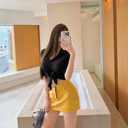 Cher 巧儿【比例进阶】亮面皮质皮裙半身裙女夏黄色修身包臀短裙
