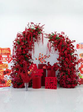 新年红色喜庆商场迎宾装饰仿真花拱门 橱窗布置春节氛围成品假花