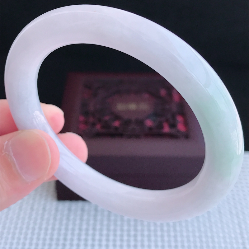 拍卖A货翡翠飘紫罗兰正圈手镯女玉镯春彩49.64g (内径55.5mm)