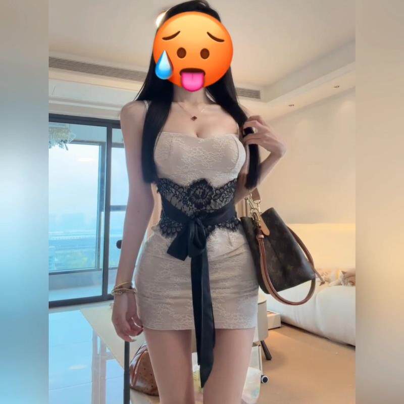 辣妹风蕾丝撞色拼接吊带连衣裙女秋冬纯欲御姐收腰显瘦包臀短裙子