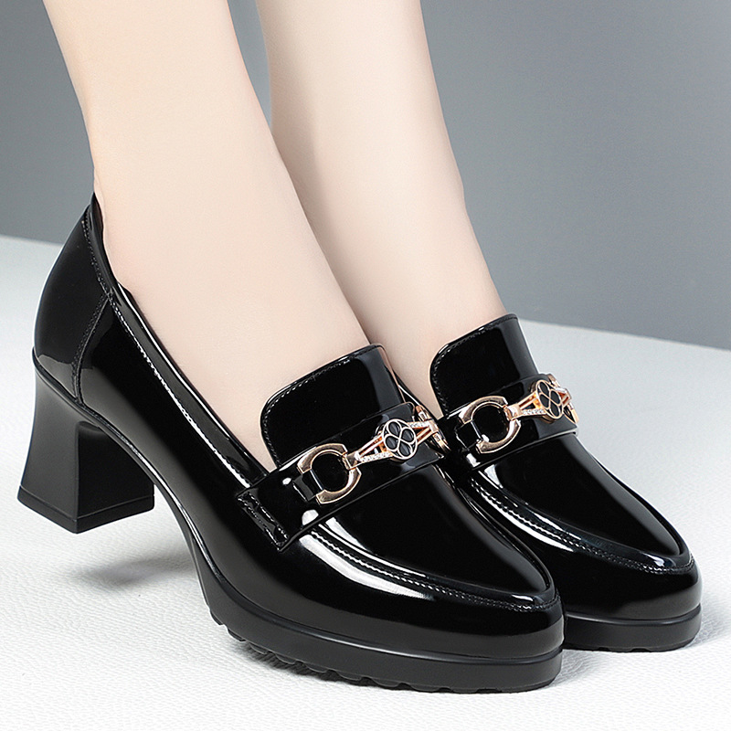 欧洲站百搭小皮鞋女2024年新款秋秋款女鞋中年女士单鞋粗跟软皮妈