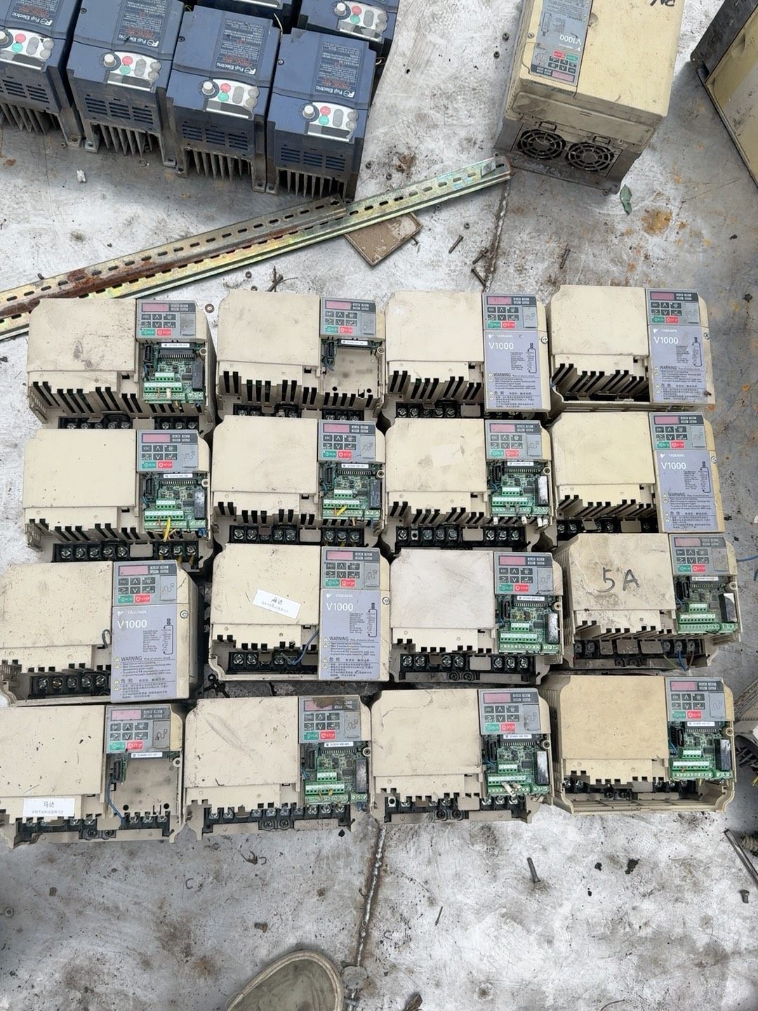 安川V1000变频器CIMR-VBBA0018BAA 3.7