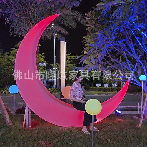 led发光月亮灯民宿庭院单人休闲月亮躺椅户外景区网红景观月牙灯