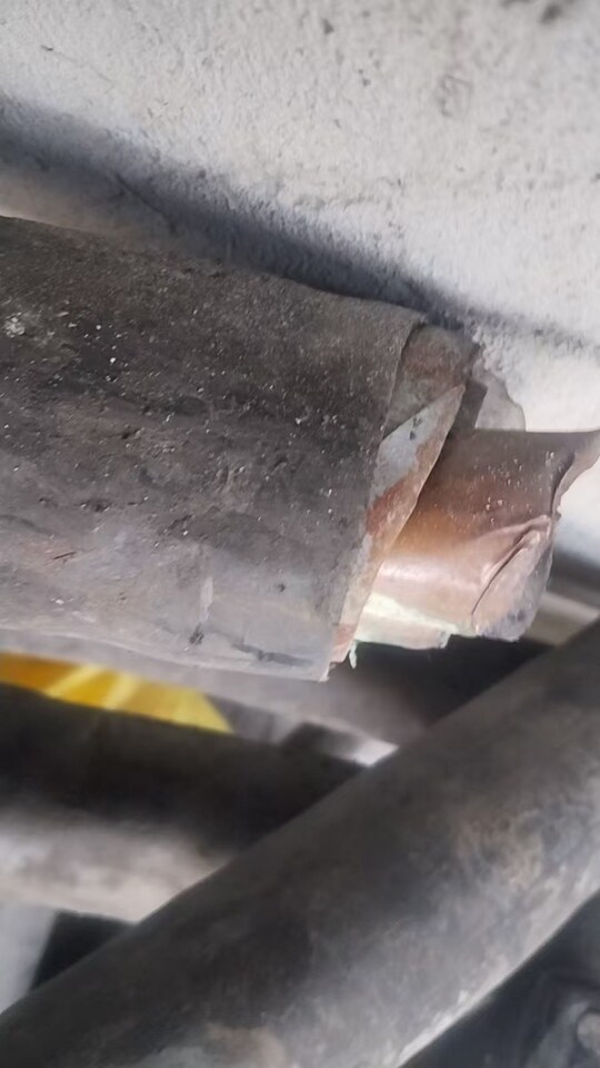 3月9日湖州处置清理一批报废铝材约3吨左右不锈钢1吨多电缆电线一吨多其他物资全部预估15吨网络拍卖公告