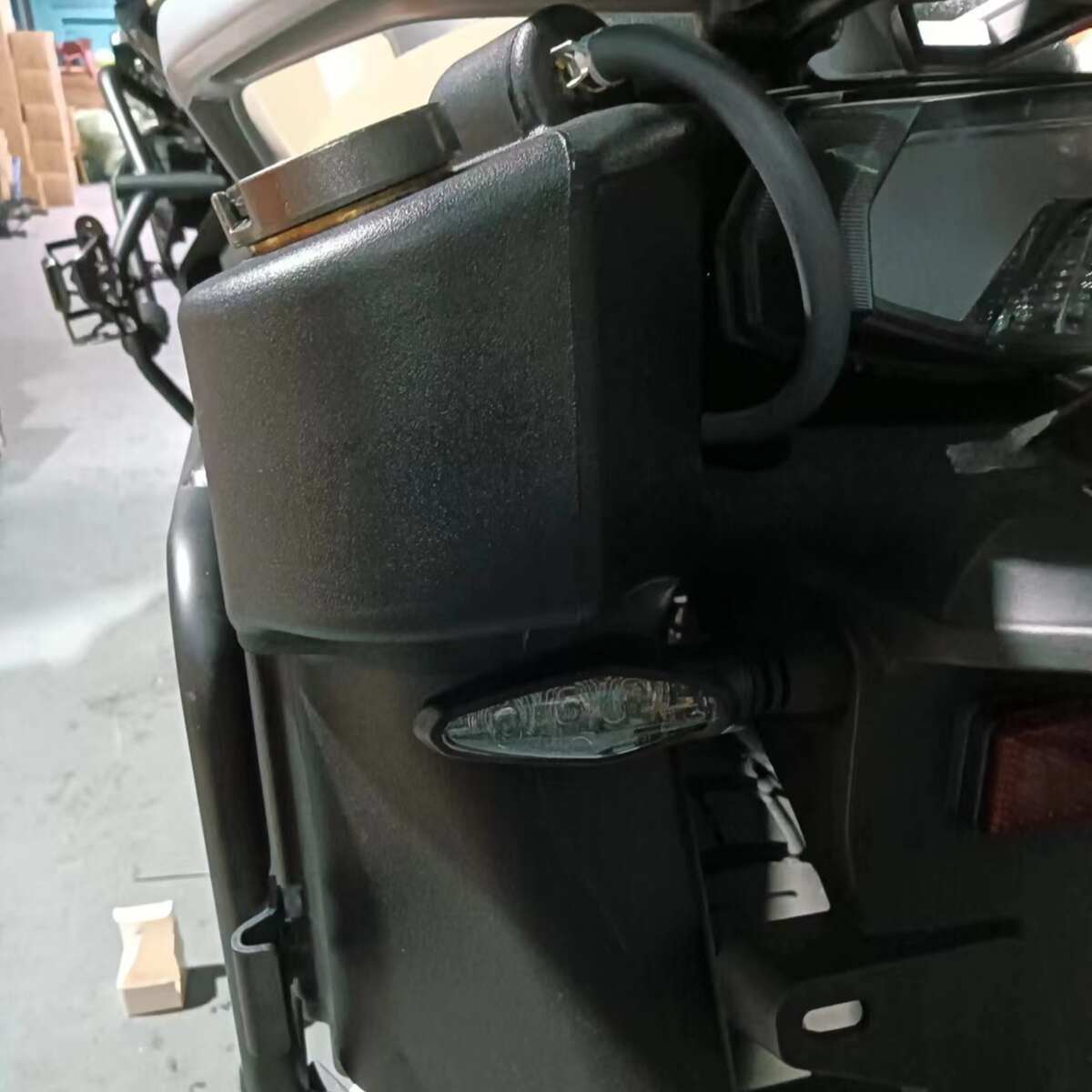 牧马志春风800MT摩托车副油箱长续航9L容量专用备用油箱改装配件