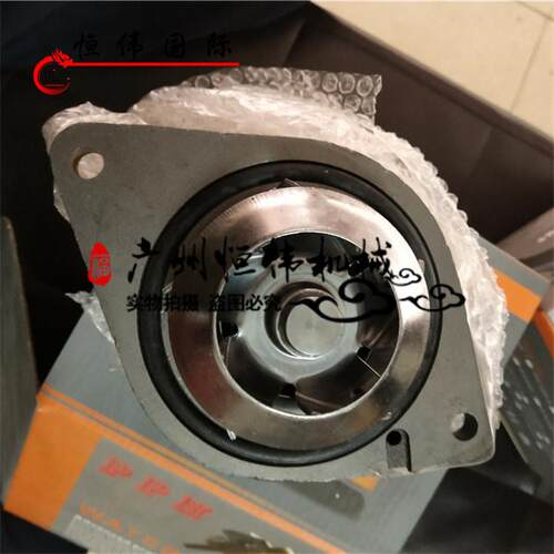 挖掘机现代130 135 150康明斯4BT3.9 6BT5.9 B5.9发动机水泵4D102