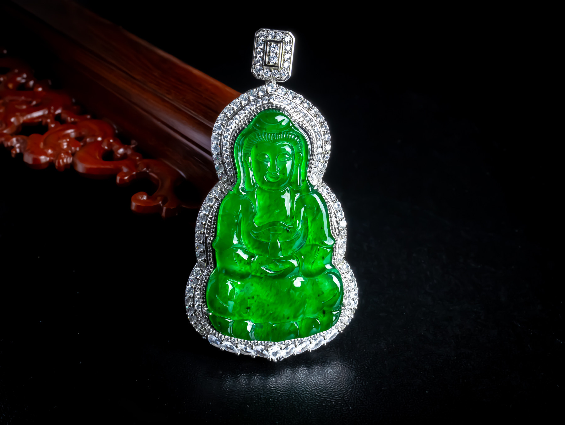 天然真品翡翠正品 气质冰水润冰阳绿阳色细腻精雕观音吊坠 46.57g