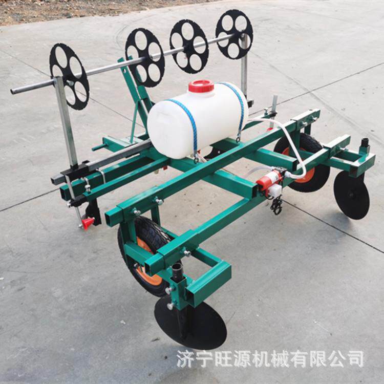 宽度可调覆膜机 土豆种植打药机 手扶车牵引盖膜机
