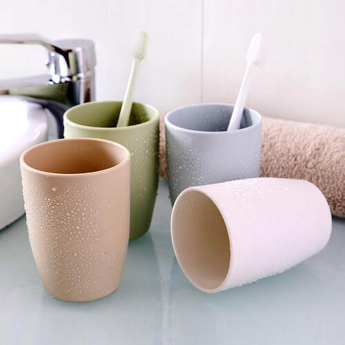 Minimalist and stylish family rinse cups, plain-colored plas