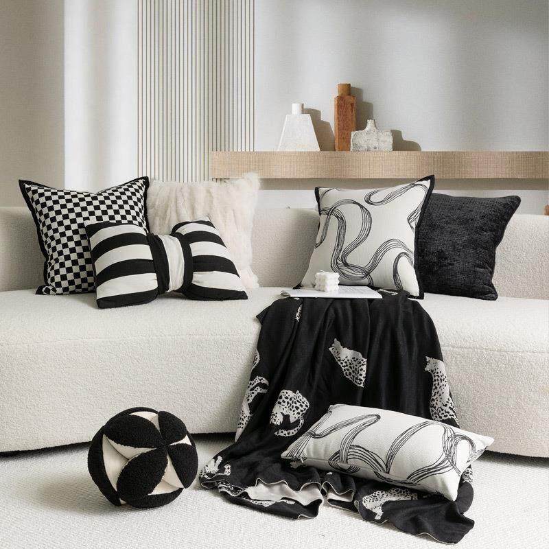 一森高级感黑白抱枕沙发客厅雪尼尔兔毛靠垫网红靠枕腰枕抽象丝带