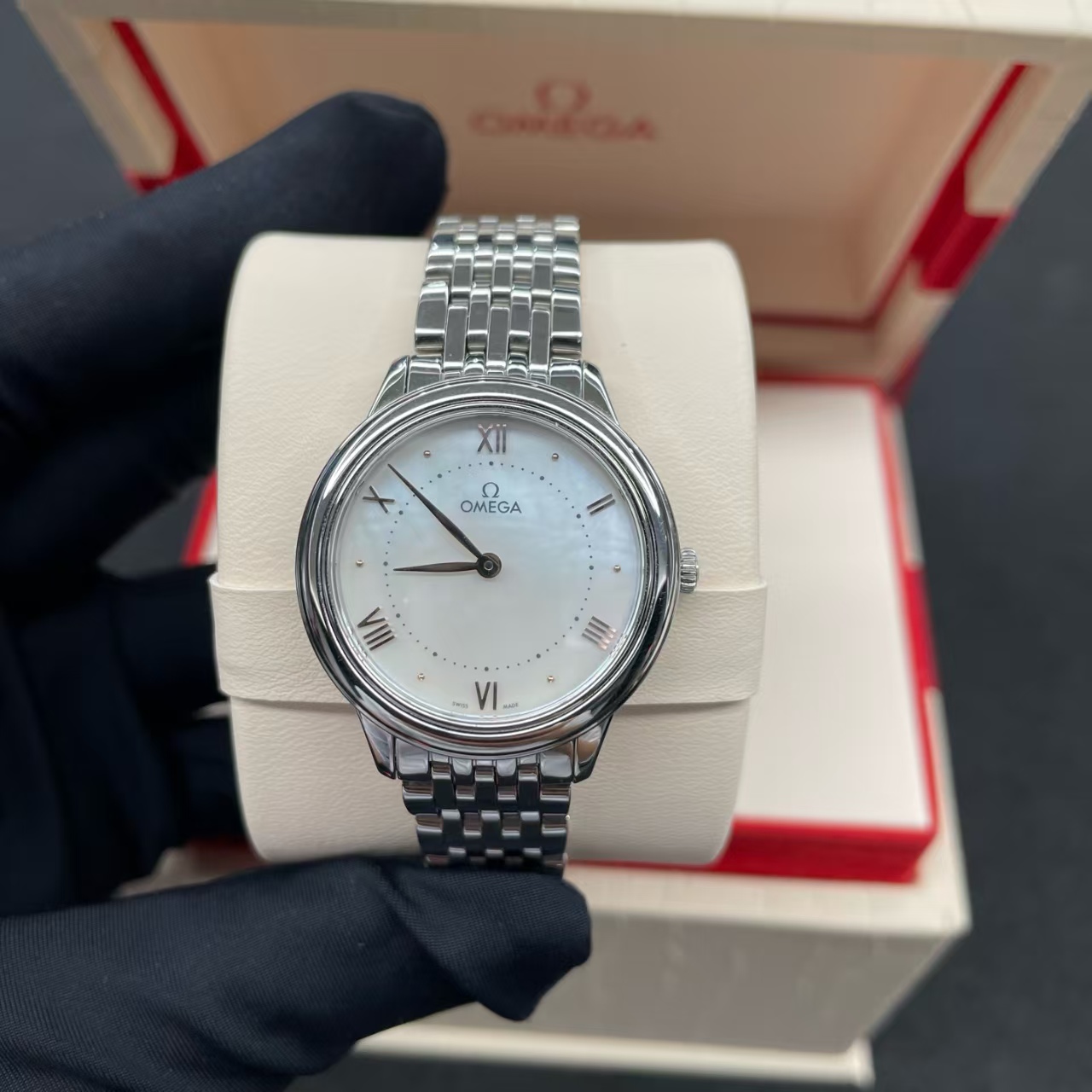 新款全套[9.8新]欧米茄碟飞精钢石英贝母女表434.10.30.60.05.001