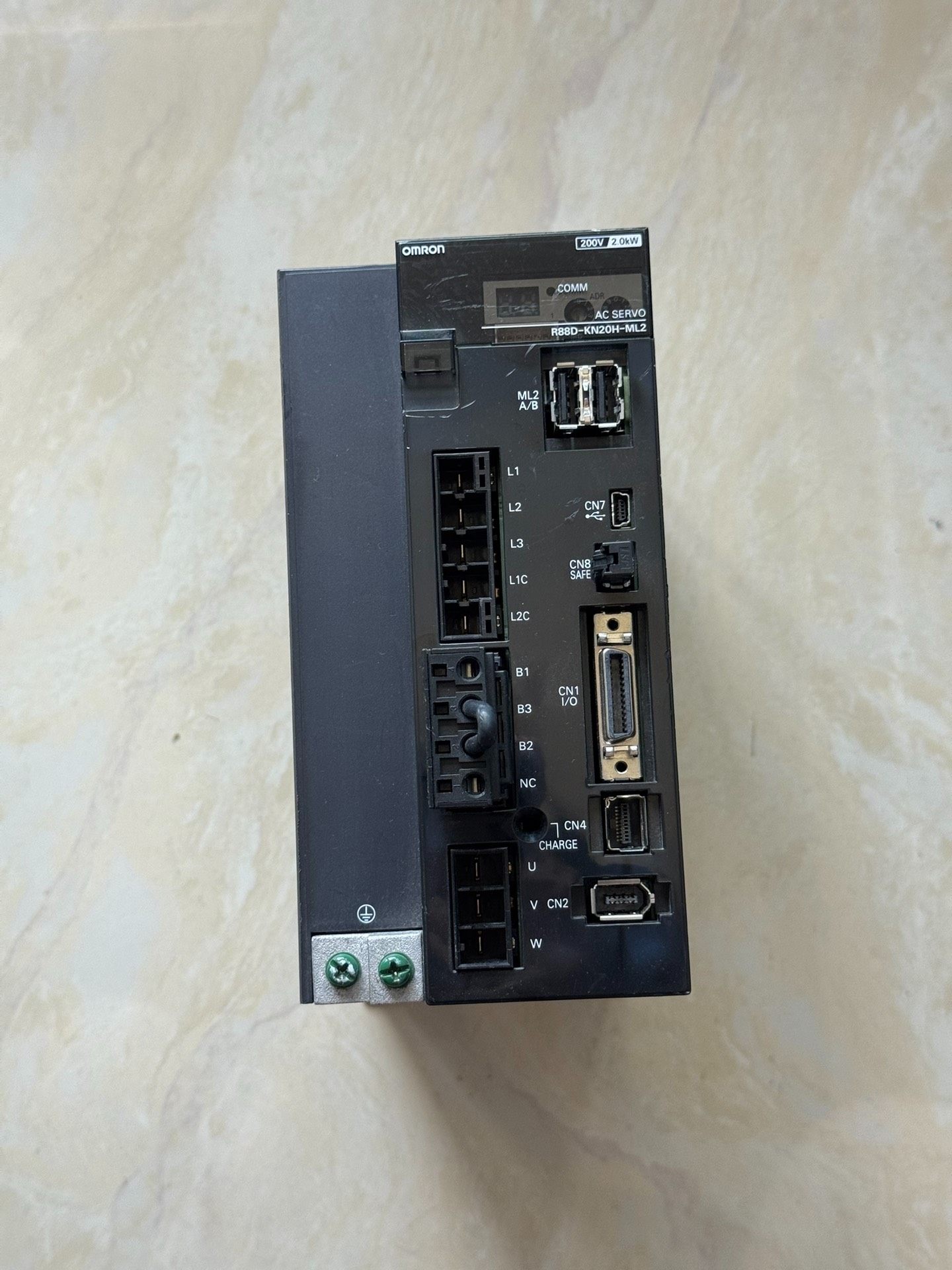 R88D-KN20H-ML2欧姆龙伺服2KW驱动器，实物拍摄