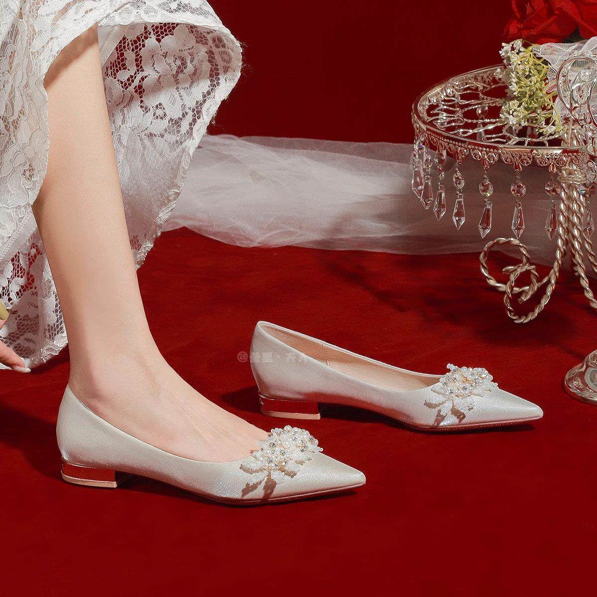 三丽平底新娘鞋女性2025春秋新婚纱双穿低跟婚礼珍珠丝孕妇婚礼鞋