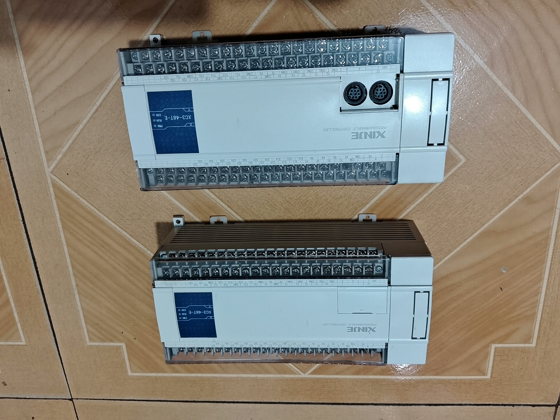 信捷PLC XC3-48T-E，功能正常，成色为实图