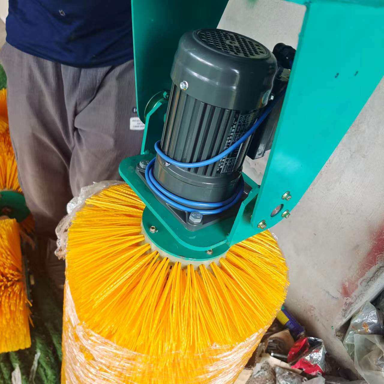 牛体刷按摩挠痒刷牛体滚刷固定式电动式自动旋转牛毛刷厂家供应