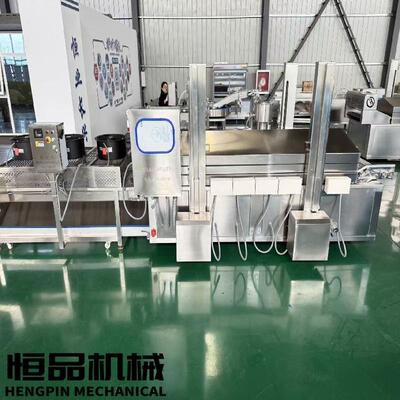 茄子丁全自动油炸机 滚刀茄子块导热油加热油炸机器 红薯块油炸设
