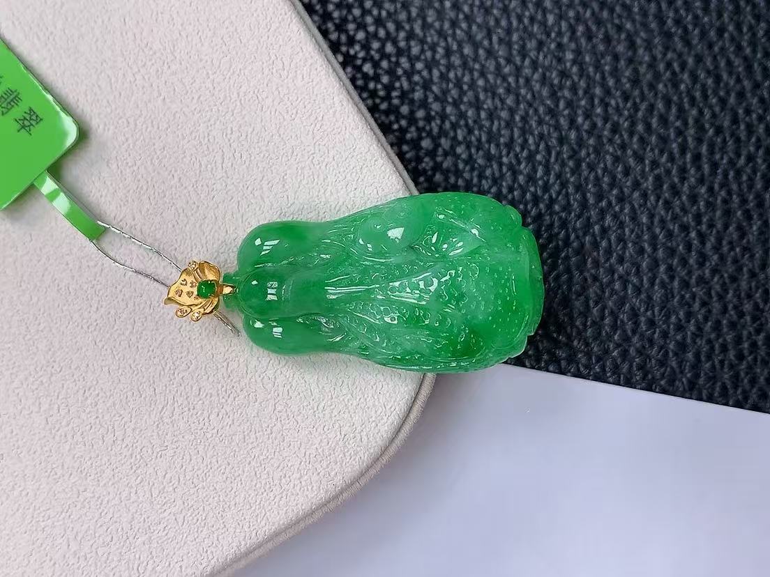 天然真品翡翠正品 水润细腻气质18k金镶嵌冰阳绿满阳色白菜吊坠