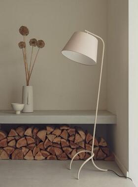 中山工厂直销现代简约意式个性客厅灯ins风北欧创意黄色书房卧室