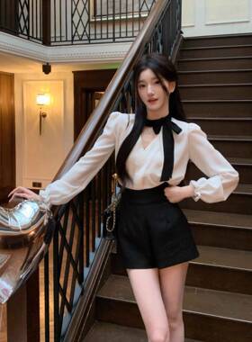 【两件套】2025秋季新款小众设计感气质白色衬衫女+黑色短裤套装