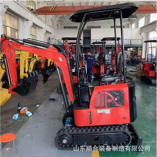 操作轻便微型挖掘机小型挖掘机动力强劲履带式小型挖掘机