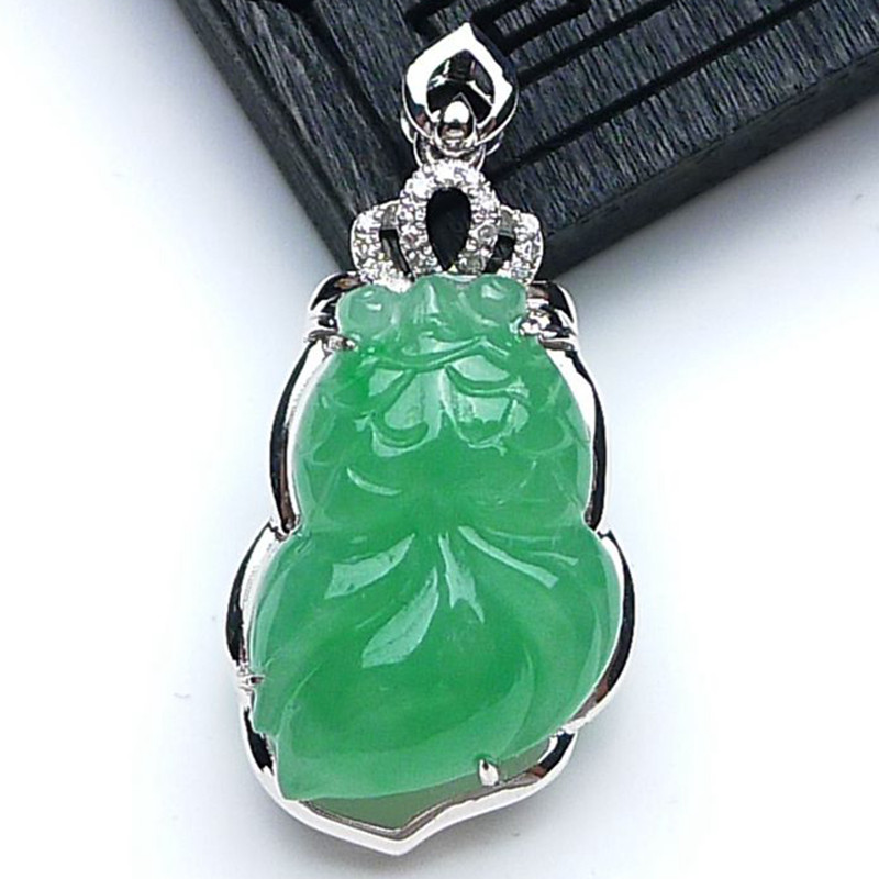 18K扣头金镶玉鱼吊坠小鱼玉坠冰种淡绿翡翠A货年年有余挂件2.58g