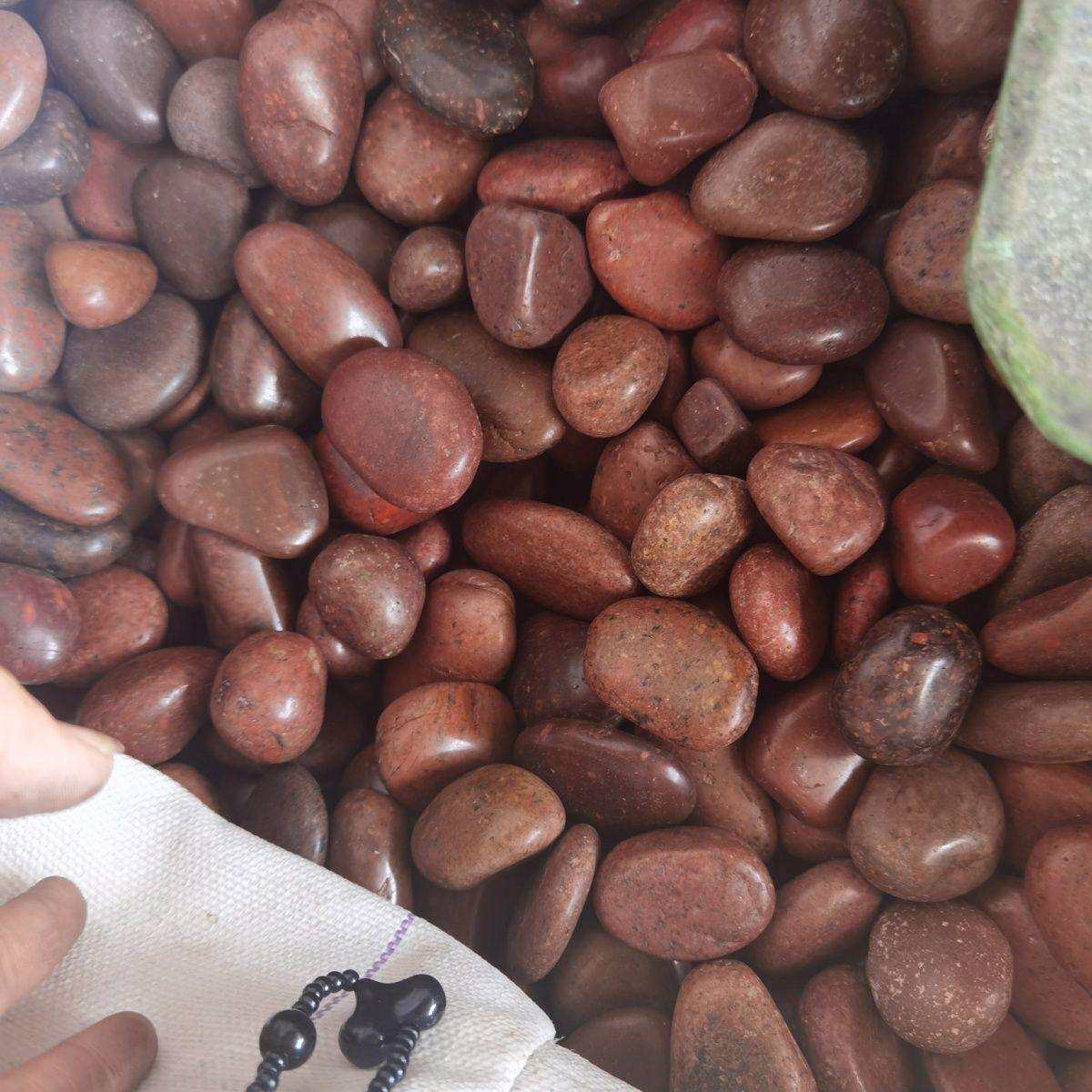 红色鹅卵石雨花石阳台庭院景观装饰铺路鱼缸造景红砂岩天然石