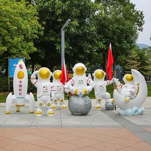 新款直销宇航员太空人雕塑商场售楼处玻璃钢户外装饰落地美陈落地