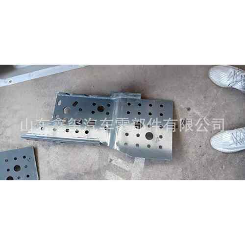 中国重汽豪瀚N7G前翻转轴总成AZ1671430120 豪瀚N7G大梁头 前横梁