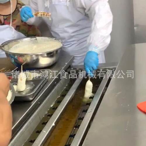 热狗肠油炸机 竹签热狗油炸设备 芝士热狗油炸线自动脱签自动控温