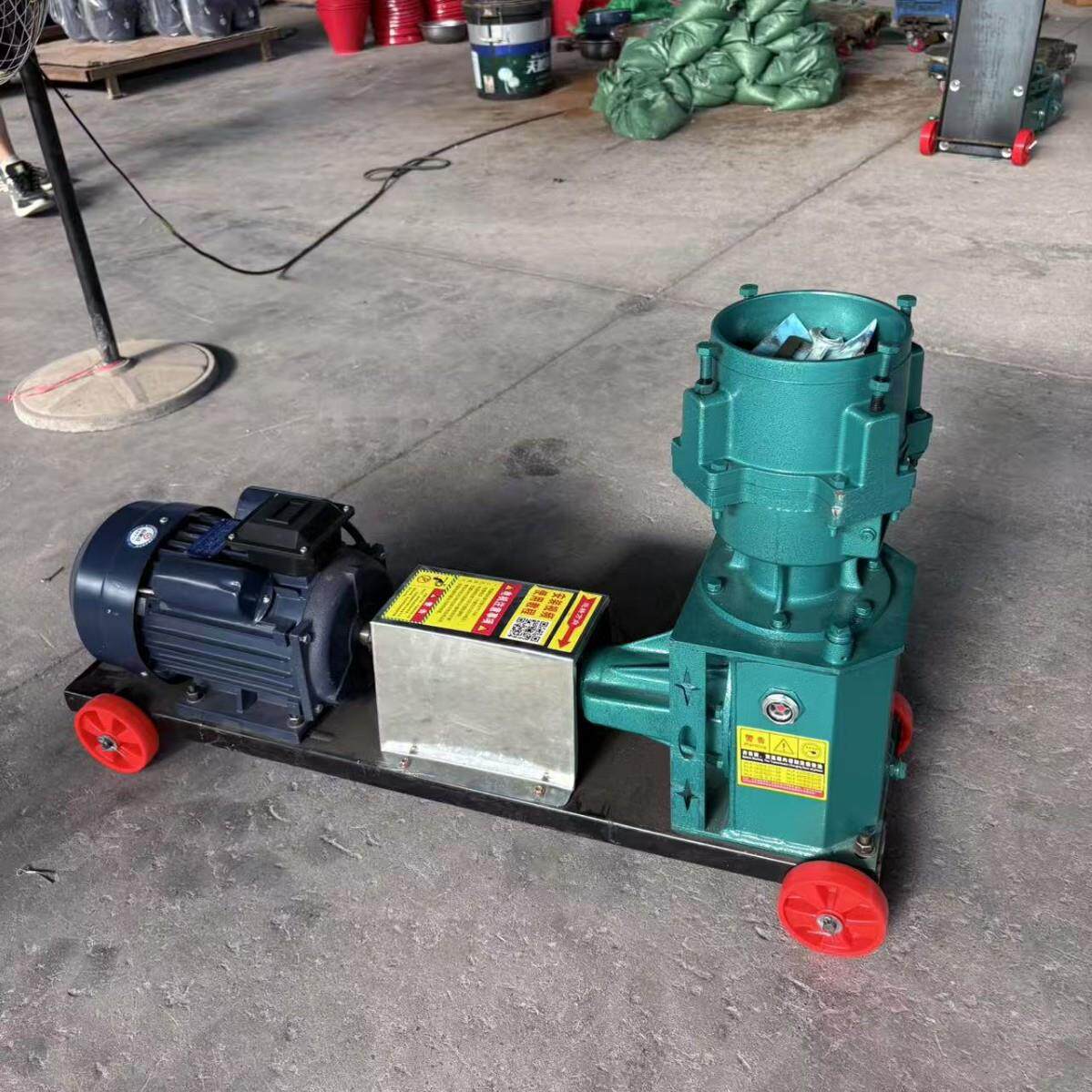 新型饲料颗粒机小型养殖家用制粒机养殖场玉米秸秆粉碎造粒机