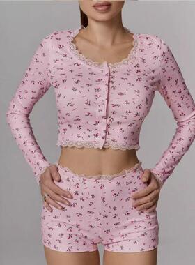 Set of round neck tops, shorts, home clothes