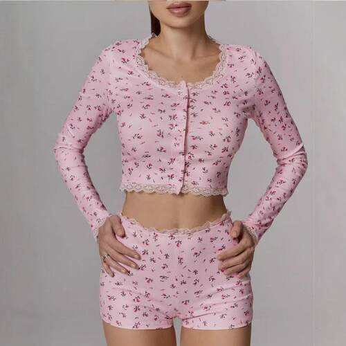 Set of round neck tops, shorts, home clothes