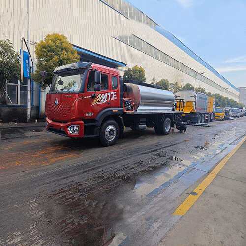 重汽HOWO12立方道路施工沥青配送车公路养护智能化控制系统