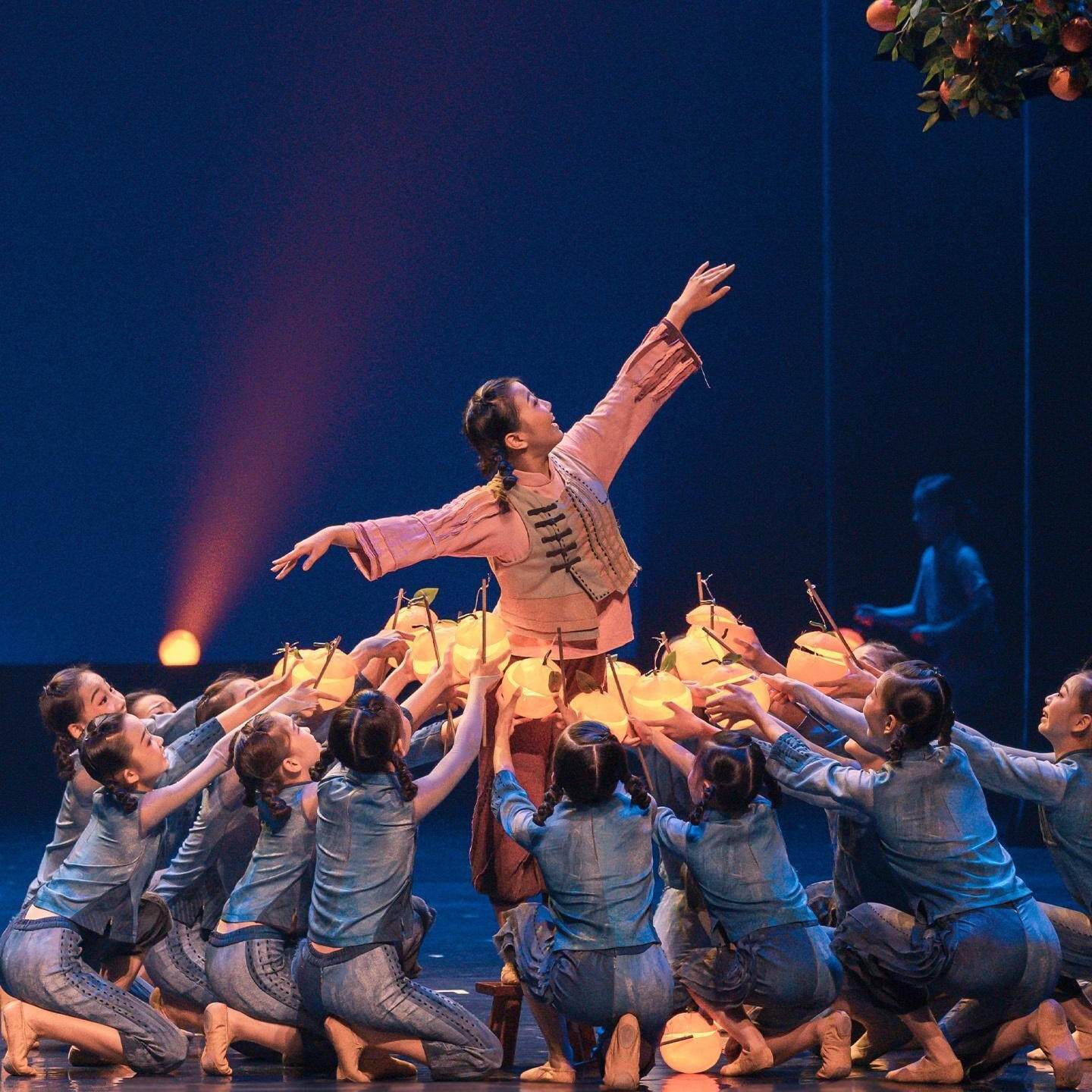 第十三届小荷风采小桔灯演出服儿童元旦表演服装少儿群舞凳子道具