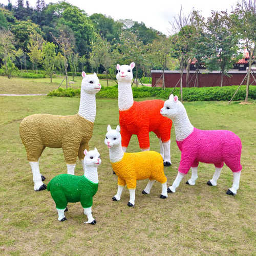 仿真动物羊驼雕塑玻璃钢羊摆件花园庭院装饰大型室外园林景观小品