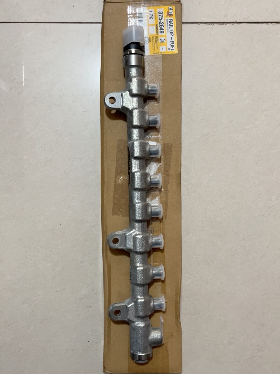 新款卡特7.1发动机高压共轨管，原装全新。