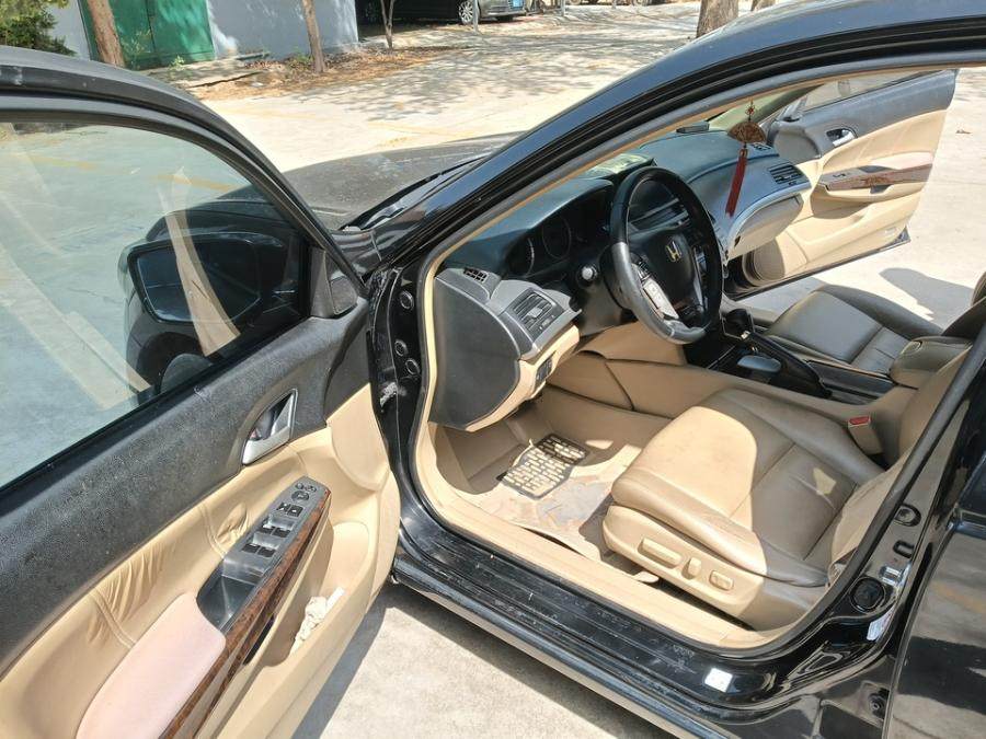 1月20日青岛恒讯公司所属的雅阁一辆网络拍卖公告