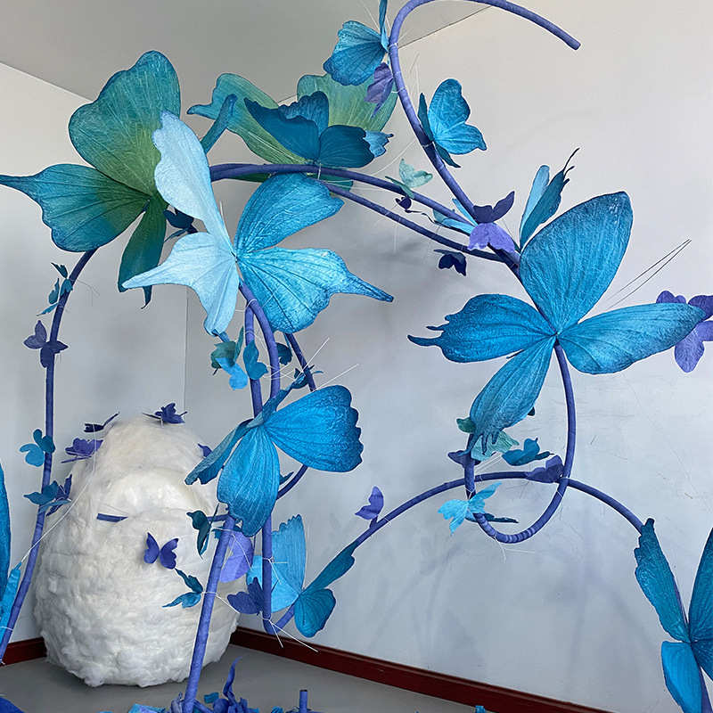 春季破茧成蝶美陈道具店铺橱窗展厅装饰创意蝴蝶春天氛围场景布置