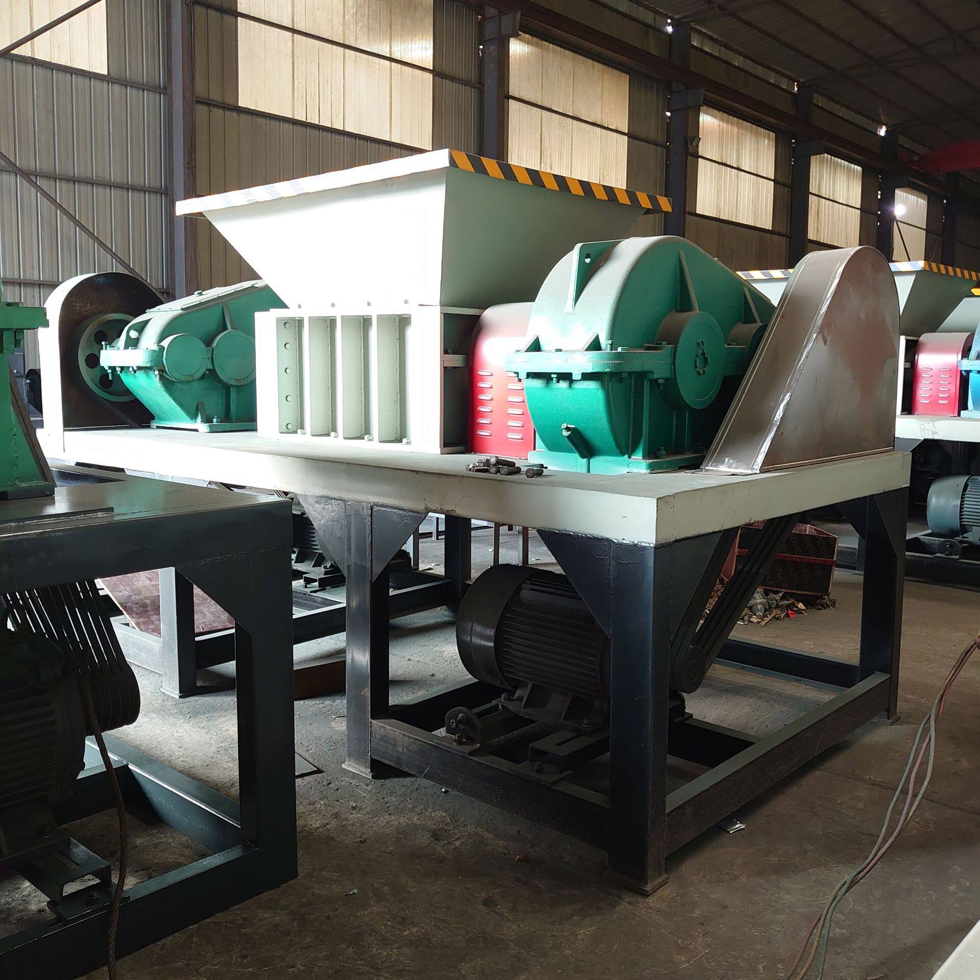 1400型生铁破碎机 塑钢门窗撕碎机价格 中型亚克力板压块破碎机