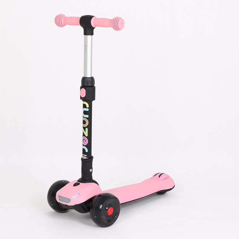 车pu摇摆儿童滑板光轮越野一键折叠脚踏车轮oem加宽闪滑步霸气