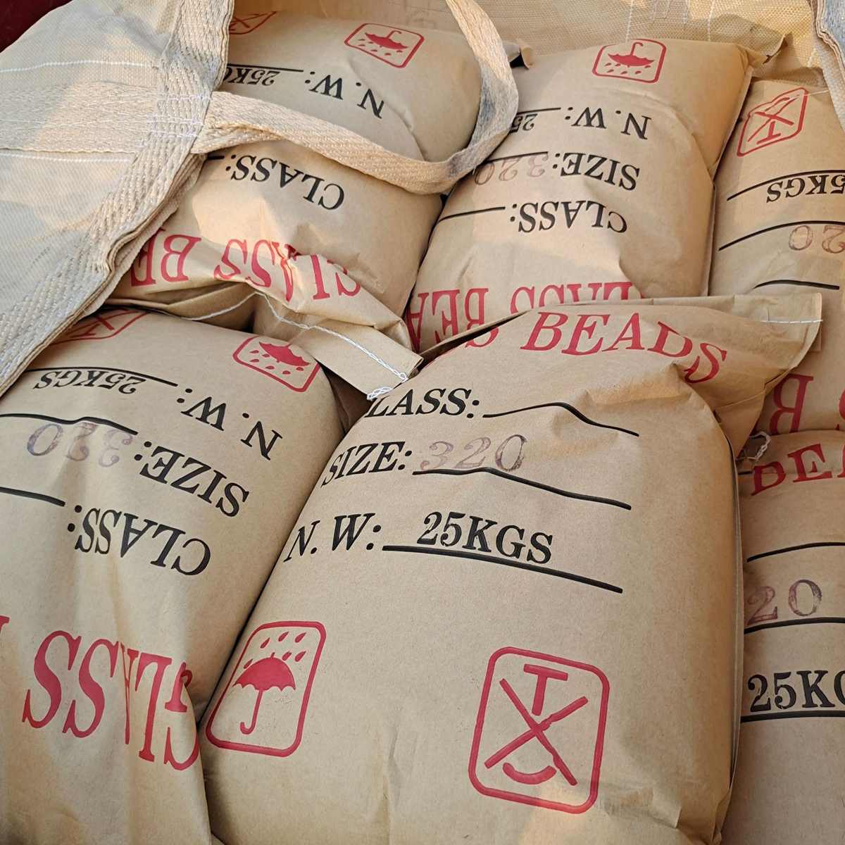 厂家直供 实心玻璃微珠 喷砂研磨玻璃珠 道路标线用反光玻璃珠