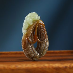 金蟾福瓜 新疆和田玉且末糖白玉挂件吊坠22.41克 大师限时拍卖