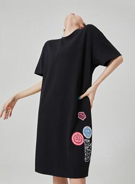 休闲风黑色趣味布贴装饰短袖T恤洋装女显瘦宽松型中长版直筒裙