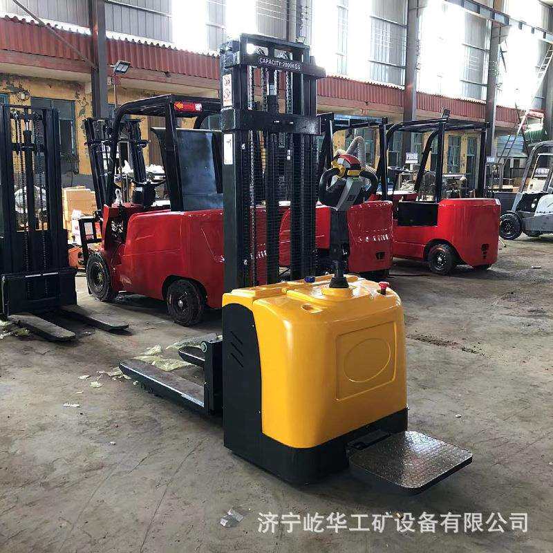 厂家供应全电动1.5吨2吨站驾式步行式堆高车小型液压升降叉车