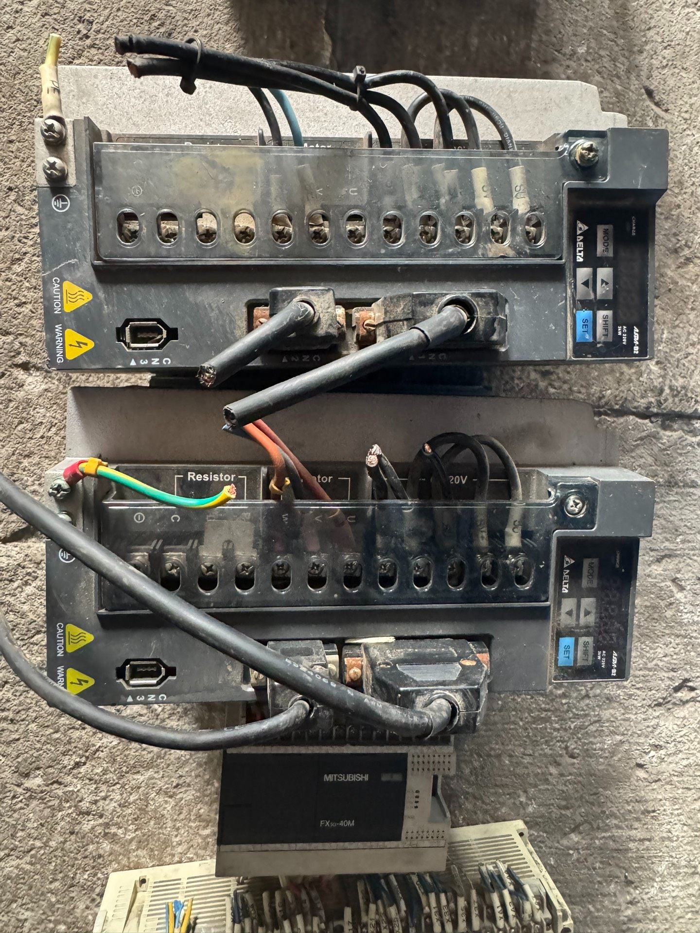 台达伺服驱动器ASD-B2-3023-B 功能包好 成色如图