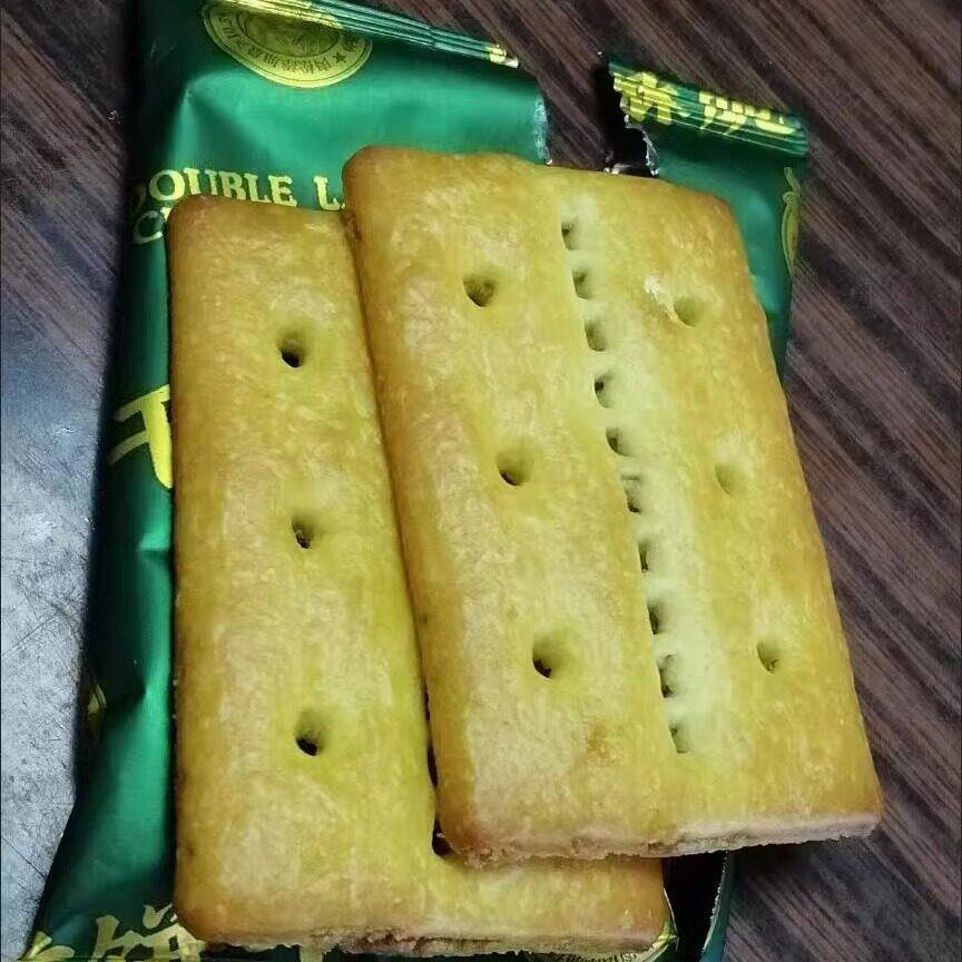 牛肉馅酥脆饼干夹心薄脆饼干袋装下午茶休闲零食香脆咸味小吃